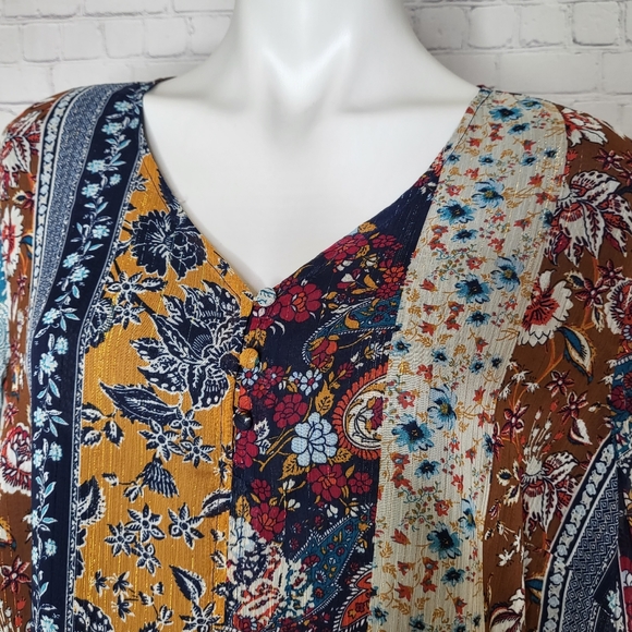 Dress Barn Patchwork Lightweight V-Neck Blouse Size 3X - Picture 4 of 8